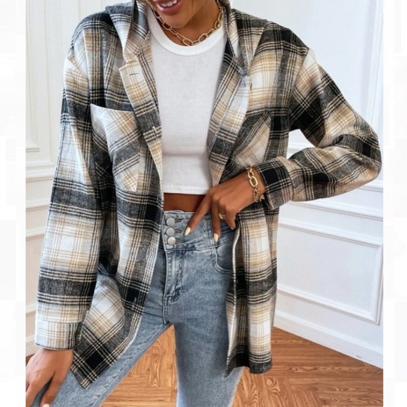 Tops - 🆕LAST ONE!🛍 Trendy Plaid Button Front Hooded Shacket